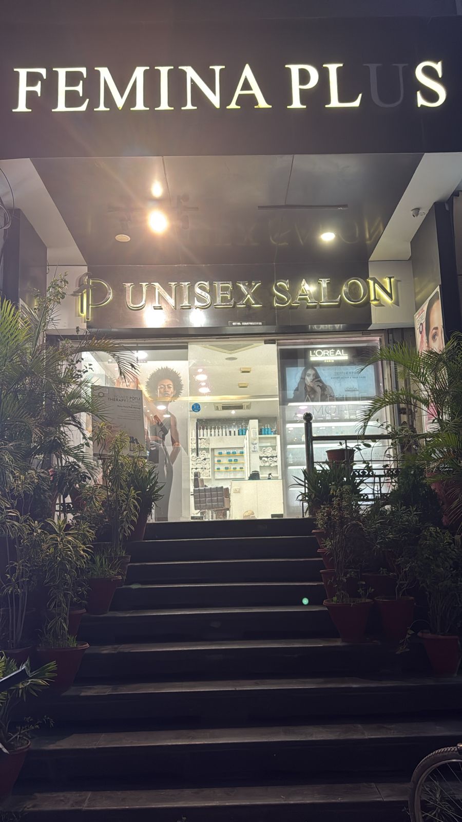 https://assets.feminaplussalon.com/public/showroom-image-4.jpg